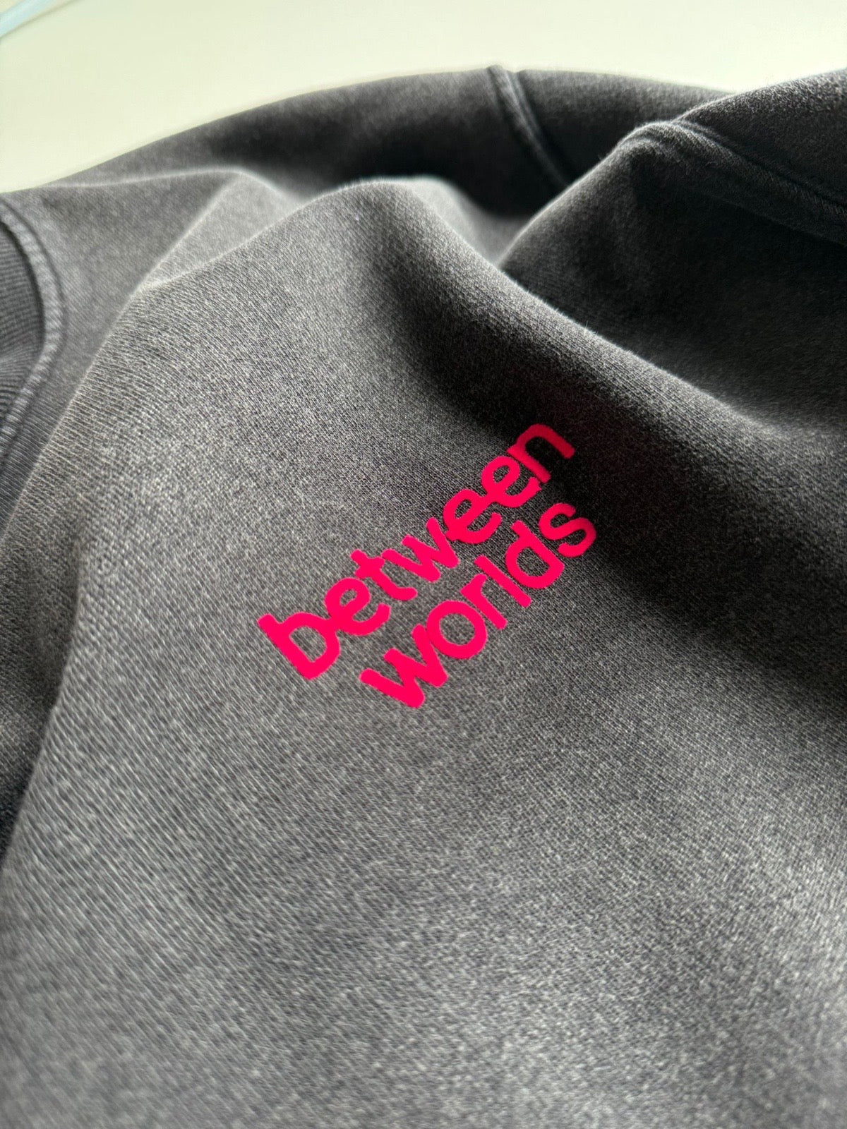 Sweatshirt "between worlds"