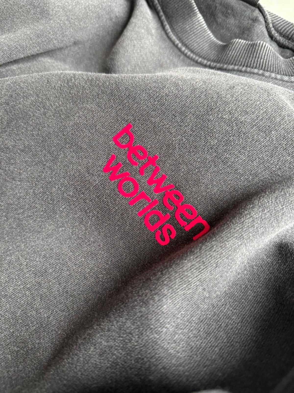 Sweatshirt "between worlds"